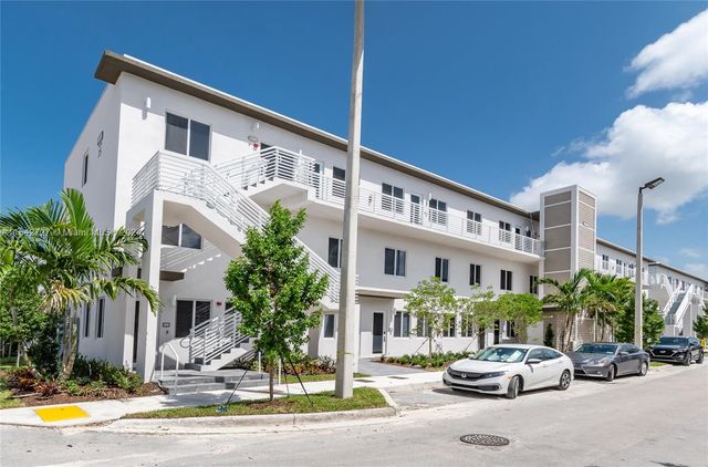 $499,100 | 6450 Northwest 102nd Path, Unit 303 | Doral