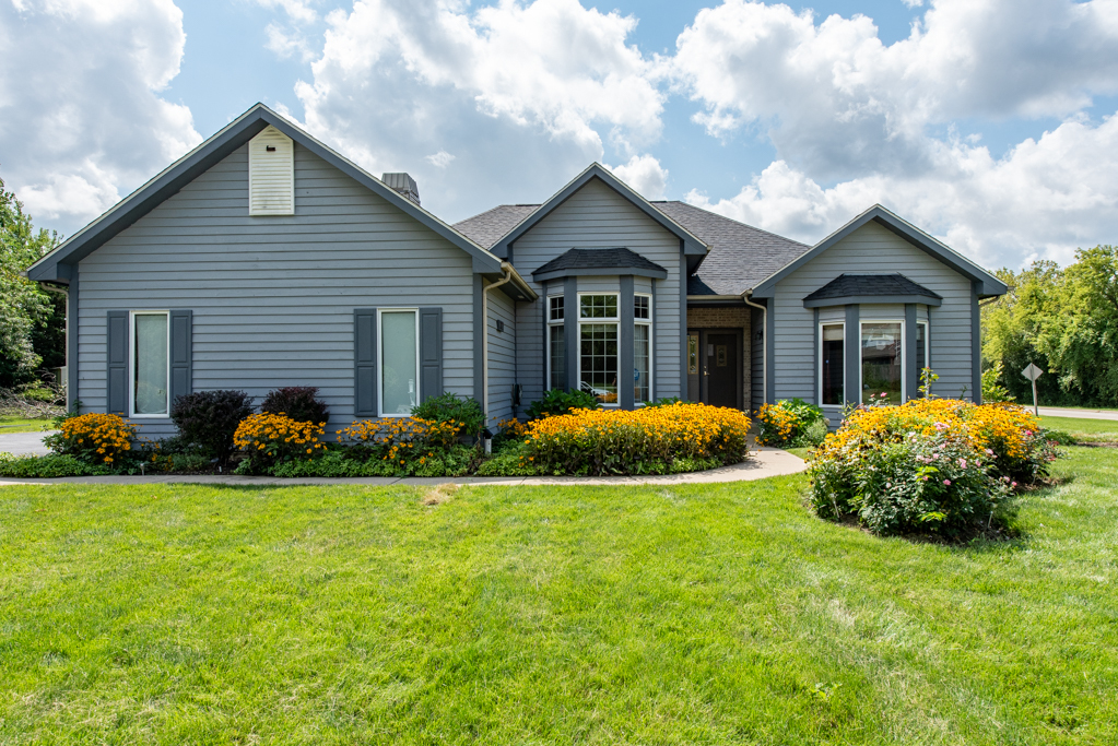 a view of a house with backyard and porch