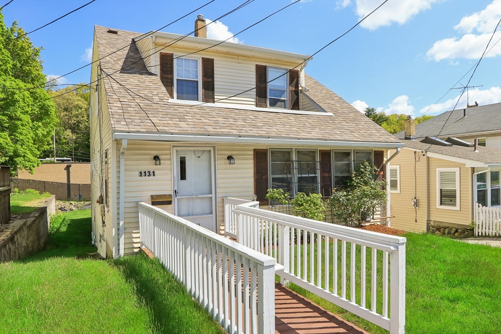 a view of a house with backyard and porch