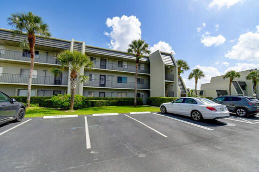 $2,100 | 4070 Tivoli Court, Unit 208 | Fountains of Palm Beach