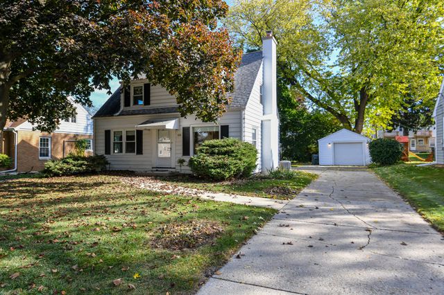 $1,950 | 618 North 98th Street | Wauwatosa