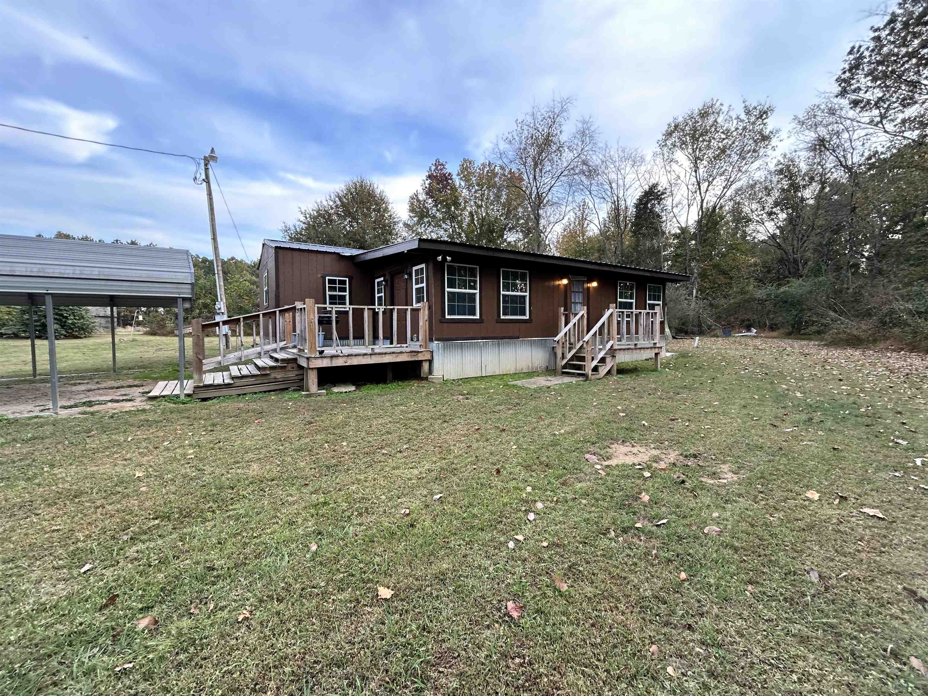 a view of a house with backyard and porch