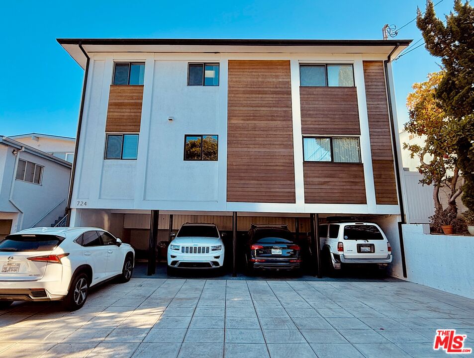 a car parked in front of a building