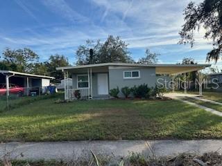 a view of a house with backyard