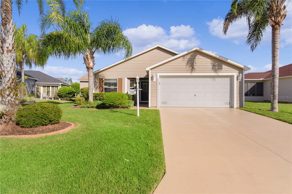 a view of a front of house with a yard