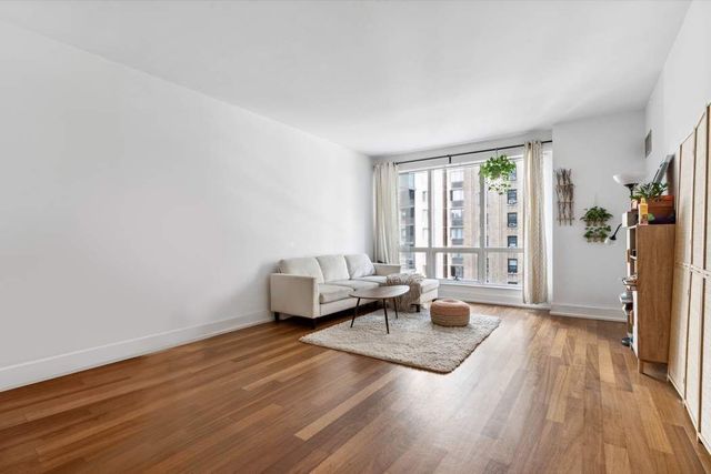 $4,000 | 350 West 42nd Street, Unit 6E | Hell's Kitchen