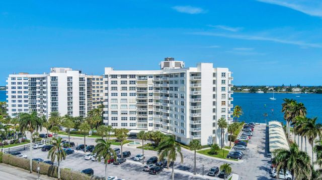 $570,000 | 2600 North Flagler Drive, Unit 304 | Northwood Shores