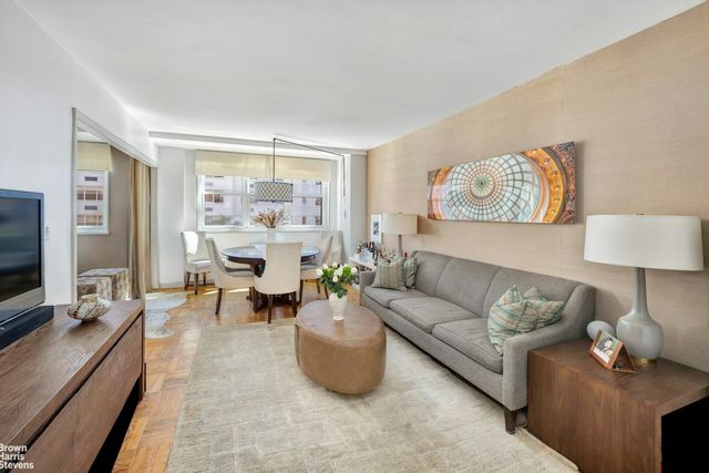 $1,185,000 | 63 East 9th Street, Unit 6M | Greenwich Village