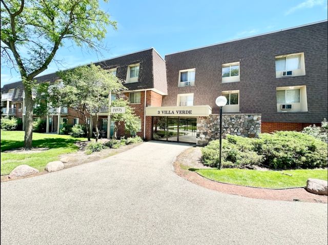 $199,995 | 3 Villa Verde Drive, Unit 200 | Buffalo Grove