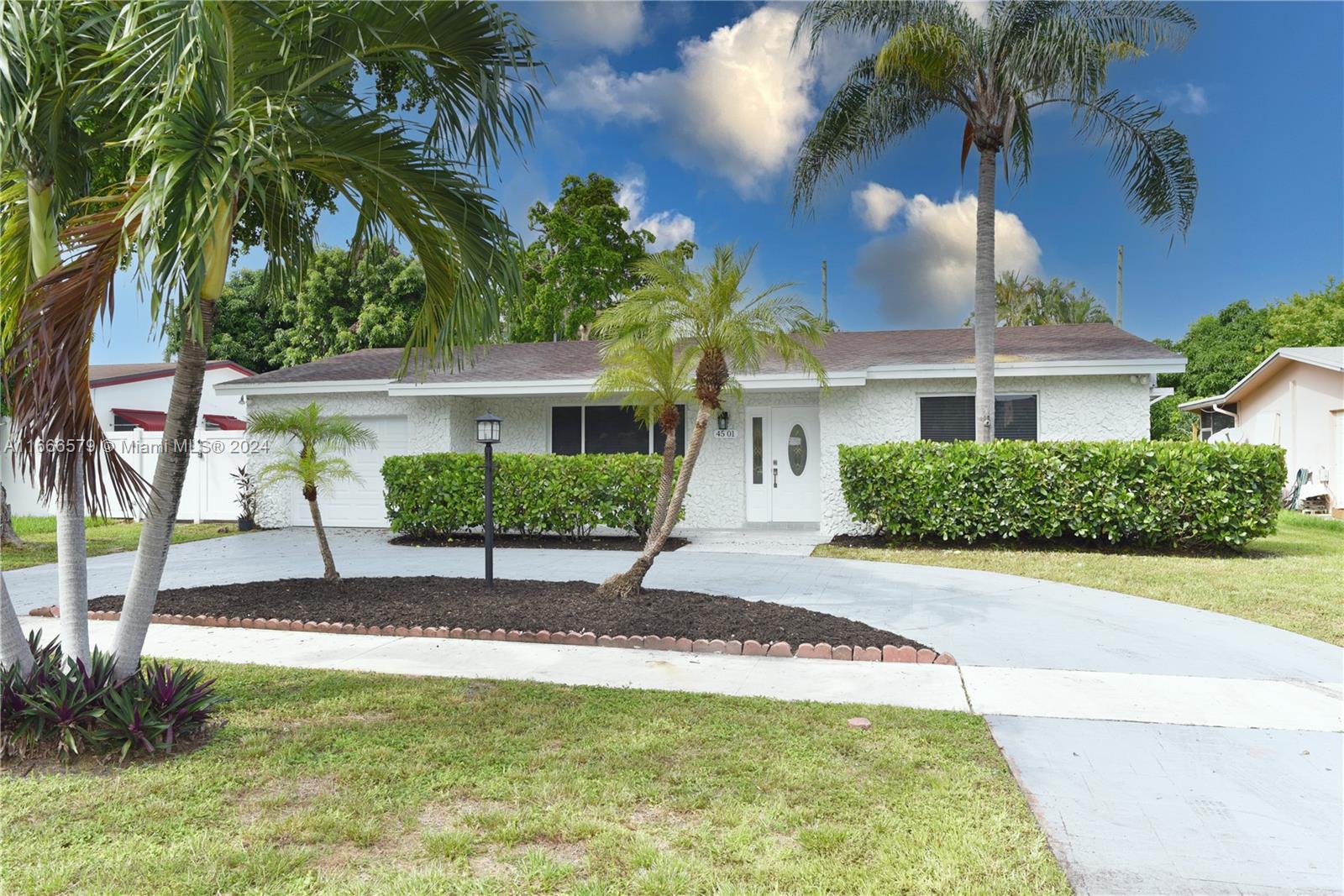 a view of a house with swimming pool and a yard