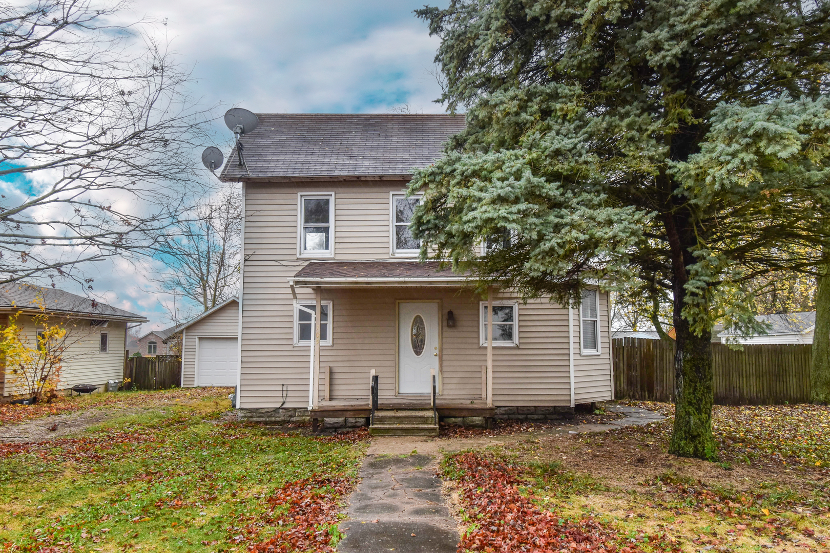 a front view of house with yard