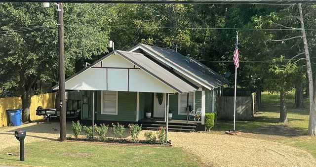 $214,500 | 710 West Hill Street | Grand Saline