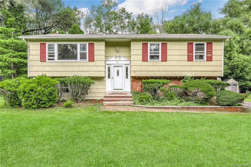 Split foyer home featuring a front yard