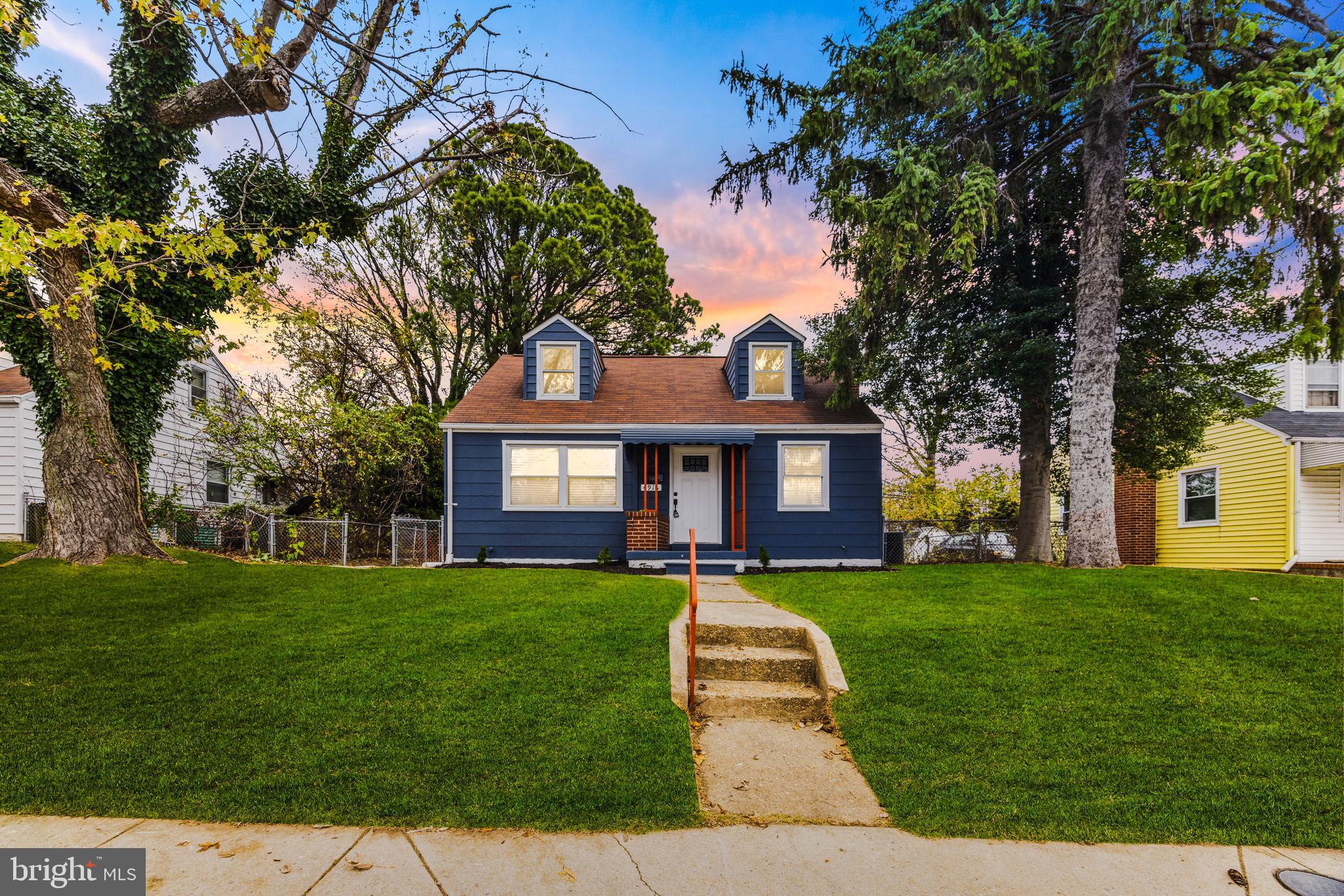 a view of a yard in front of a house