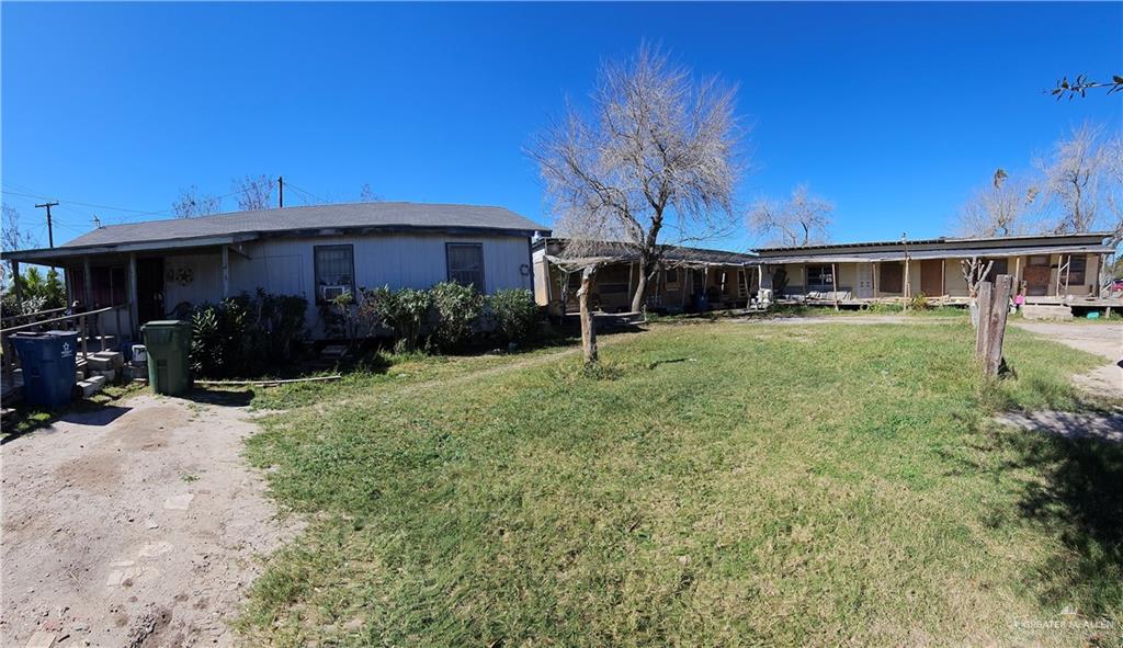 a view of a house with backyard and porch