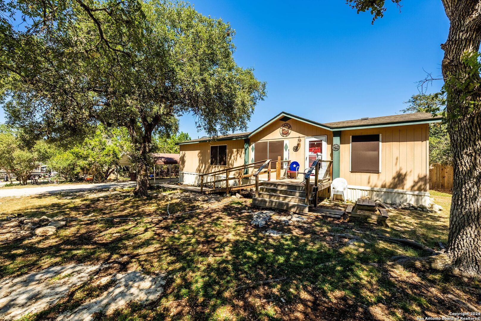 a view of house with backyard of the area and tree