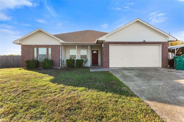 $300,000 | 400 Wildcat Drive | Lacy-Lakeview