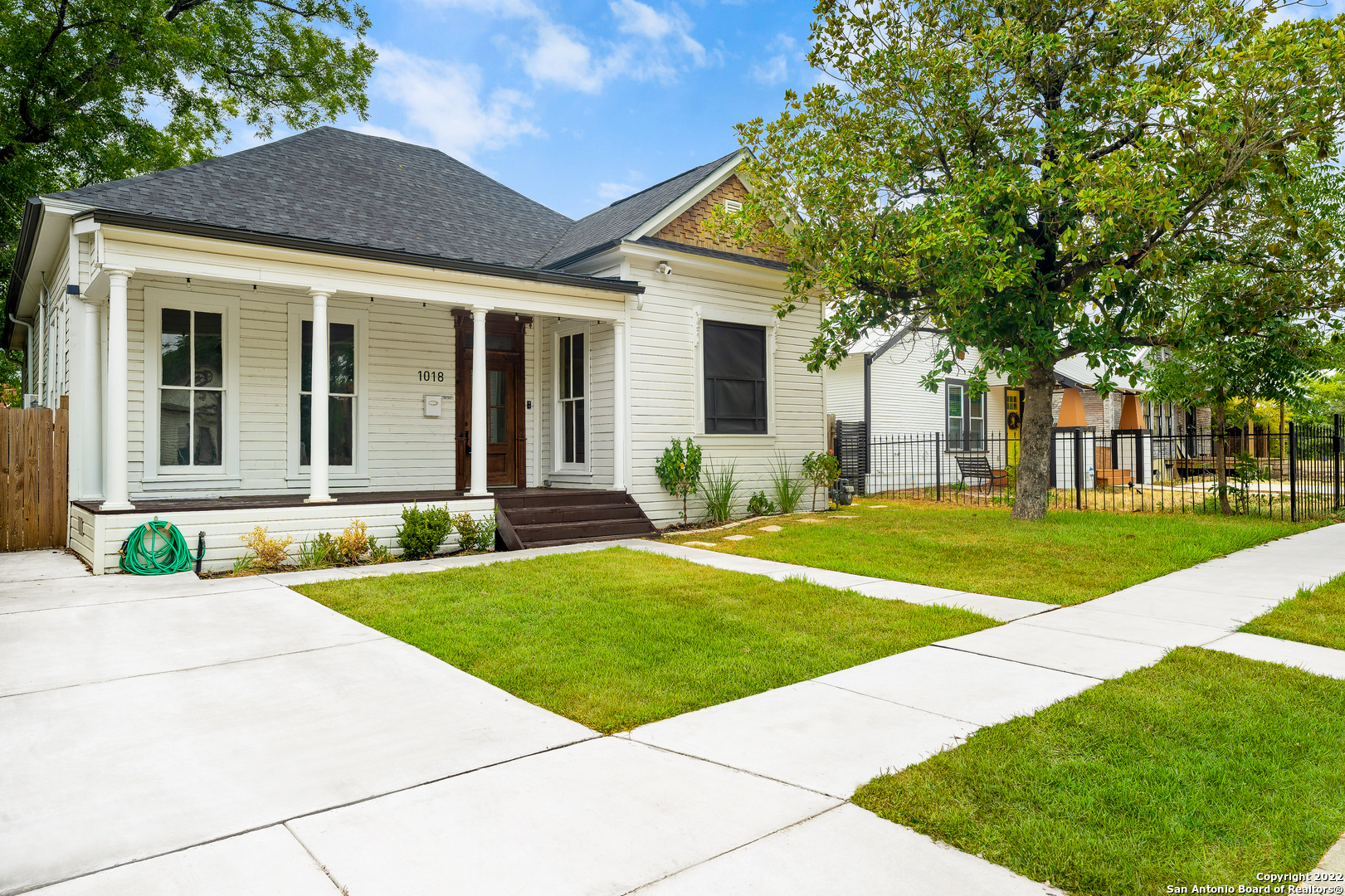 a view of a house with a yard