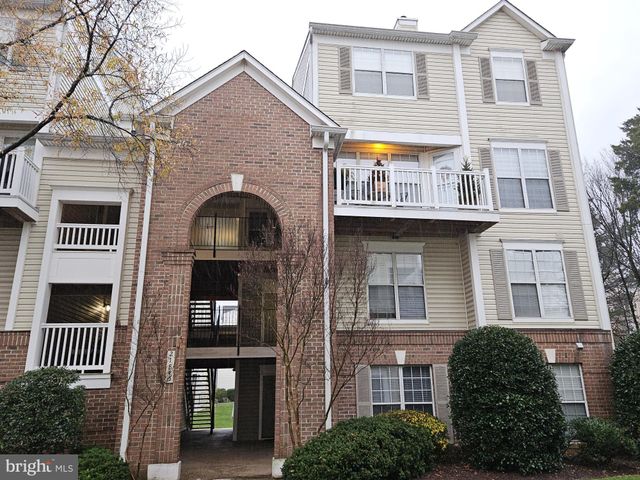 $2,100 | 21845 Baldwin Square, Unit 200 | Chatham Green Condominiums