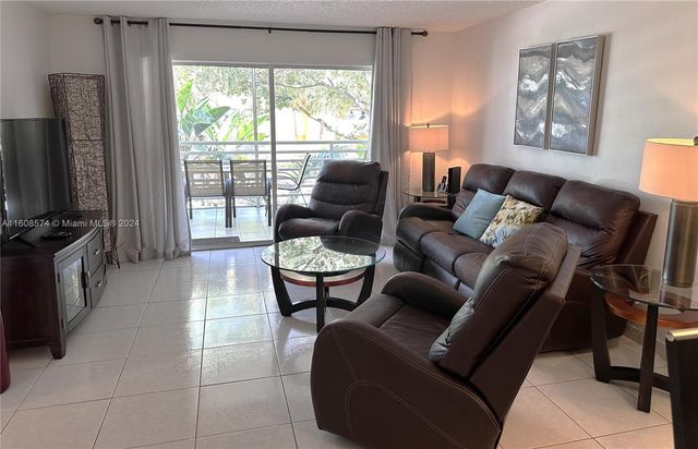 $3,200 | 17801 North Bay Road, Unit 204 | Sunny Isles Shores