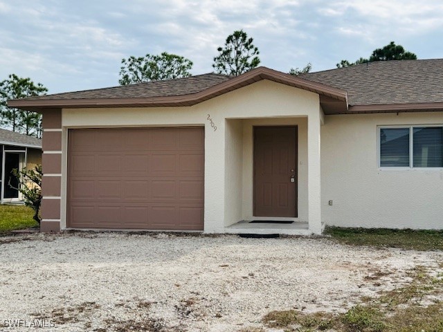 a view of a house with backyard