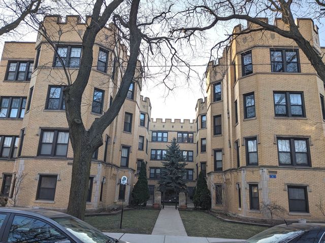 $275,000 | 6442 North Leavitt Street, Unit 2E | West Ridge