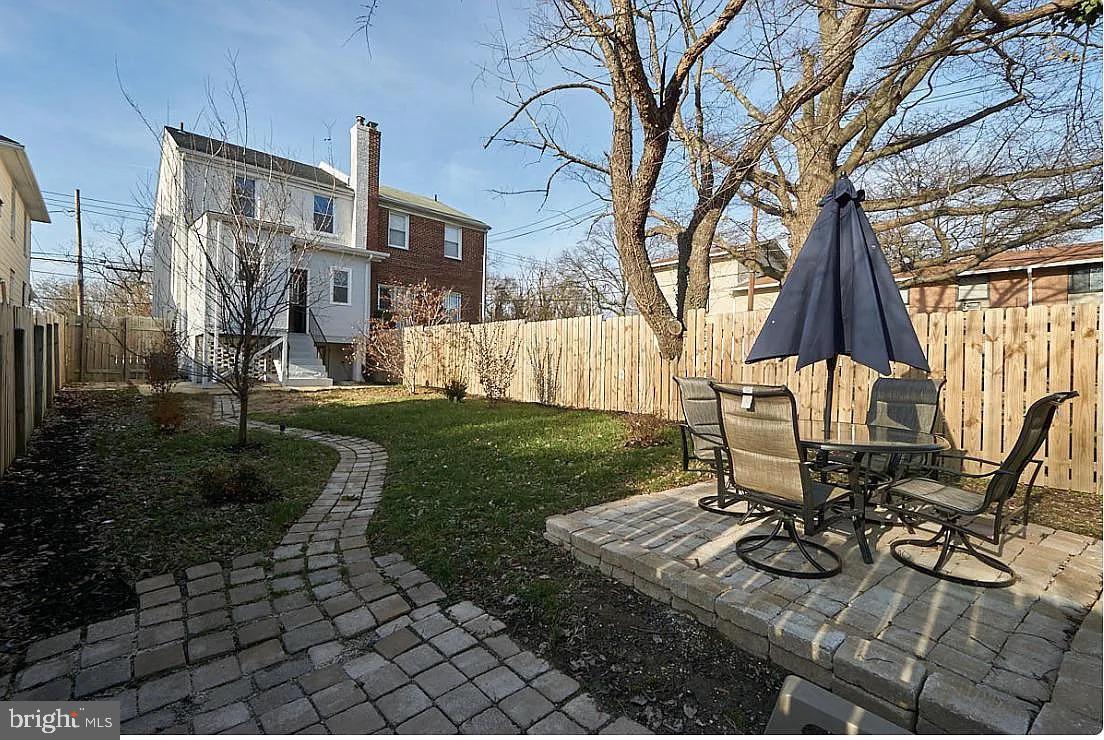 a view of a chairs and table in backyard