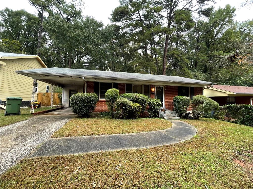 a view of a house with backyard and sitting area