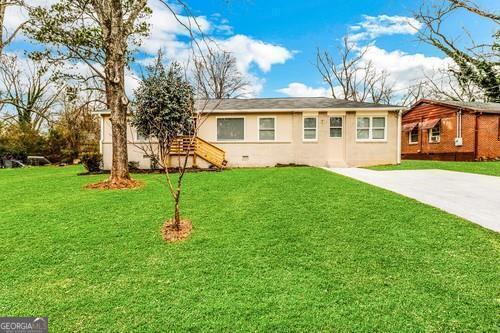 a house that is sitting in the grass