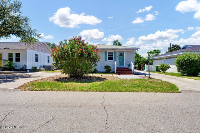 $2,200 | 114 South 6th Avenue | Kure Beach