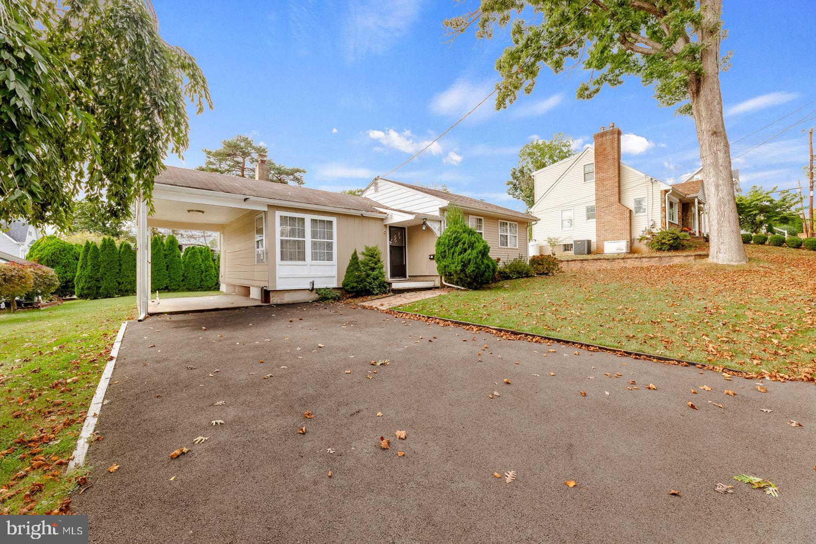 a view of a house with a backyard