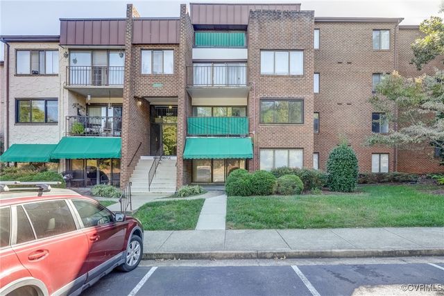 $199,950 | 1507 Thistle Road, Unit 204 | Regency Woods Condominiums