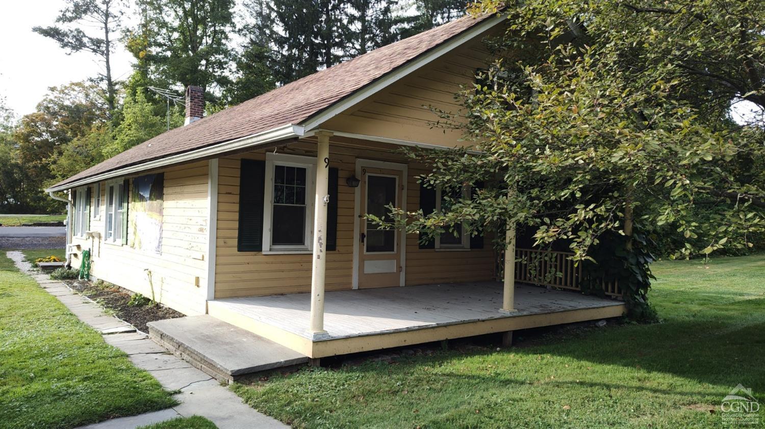 a view of house with backyard