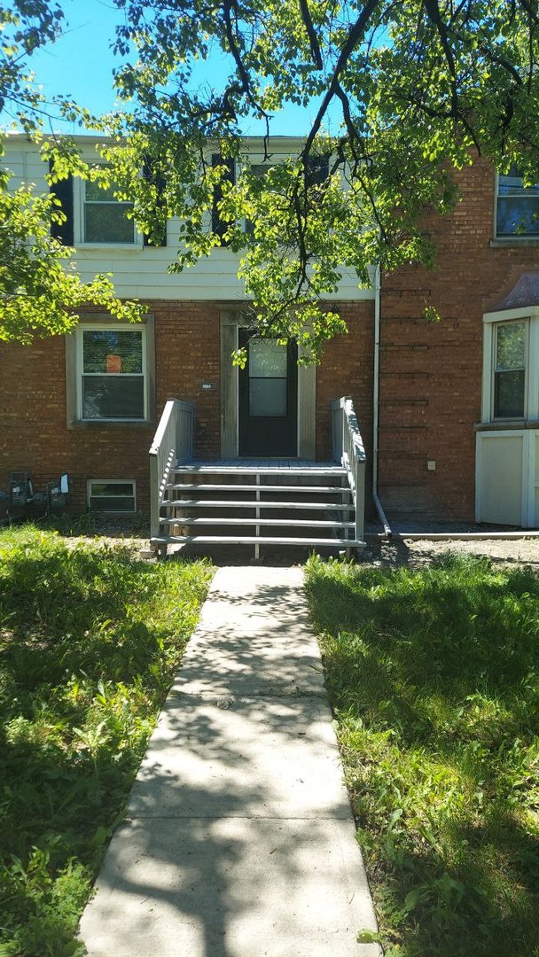 a view of house with a yard