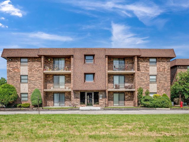 $130,000 | 2237 175th Street, Unit 2D | Lansing