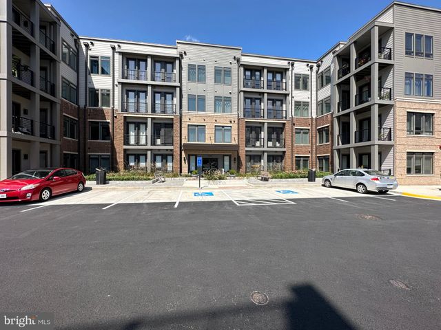 $450,000 | 1669 Bandit Loop, Unit 304A | Reston