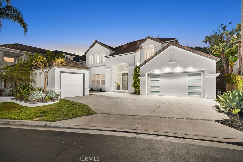 a view of a house with a yard and garage