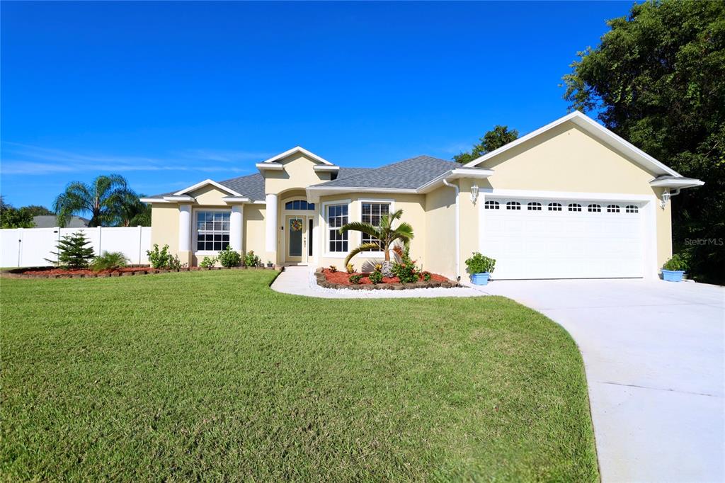 a view of a house with a backyard