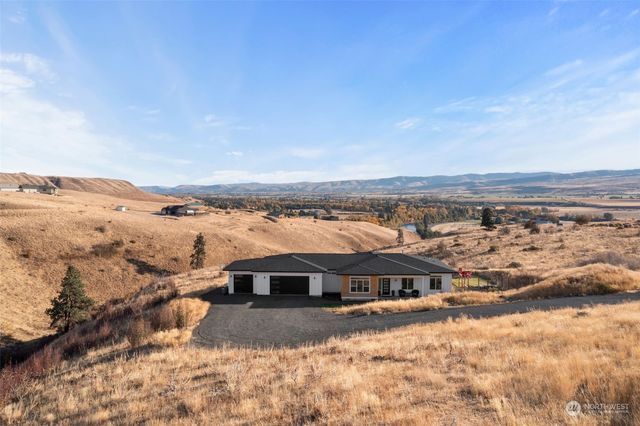 $825,000 | 1601 Deer Valley Drive