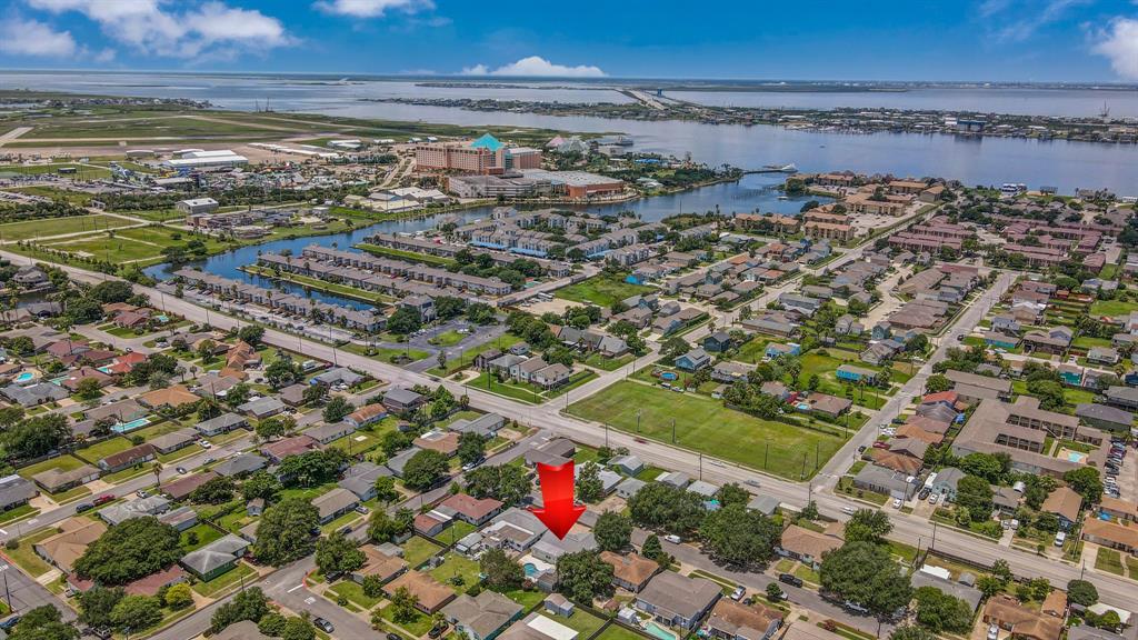 an aerial view of house with yard and ocean