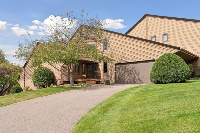 $599,900 | 6512 Harbor Place Northeast | Prior Lake