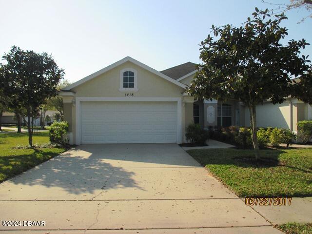 a front view of house with garage and yard