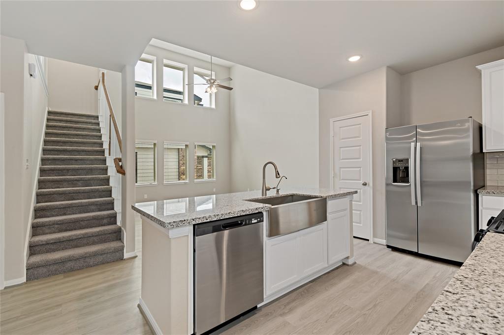 a kitchen that has a lot of cabinets in it