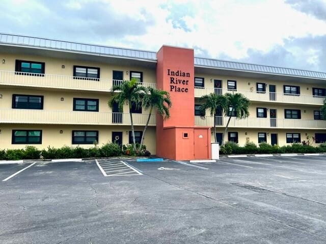 $2,000 | 701 North Indian River Drive, Unit 105 | Edgar Town District