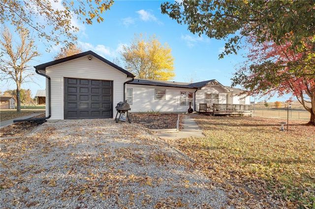 $539,900 | 720 Southwest T Highway | Kingsville Township - Johnson County