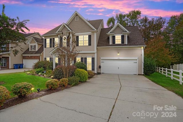 $484,000 | 125 Tilton Drive | The Hampshires