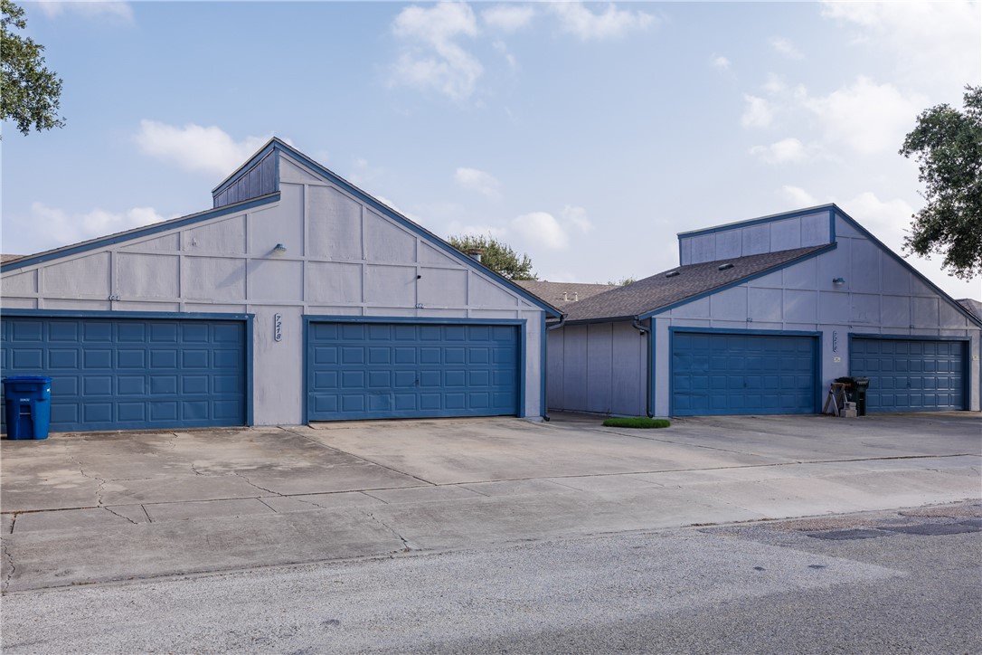 a view of an house with a garage