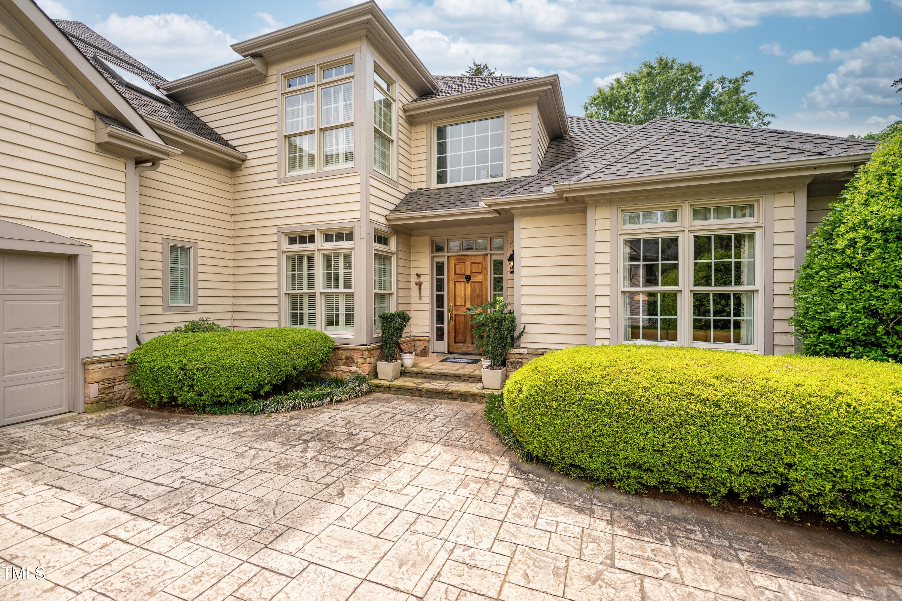 a view of a house with a backyard