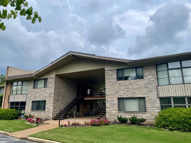 $179,900 | 4400 Poplar Avenue, Unit 42 | Belle Meade