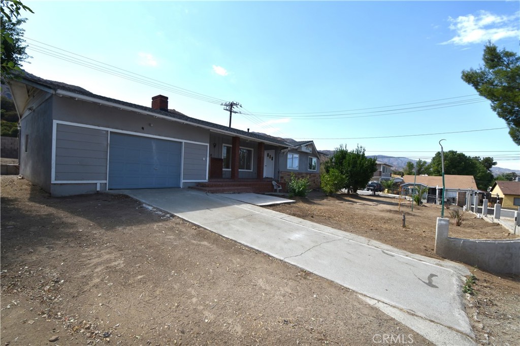 a view of a back yard of a house